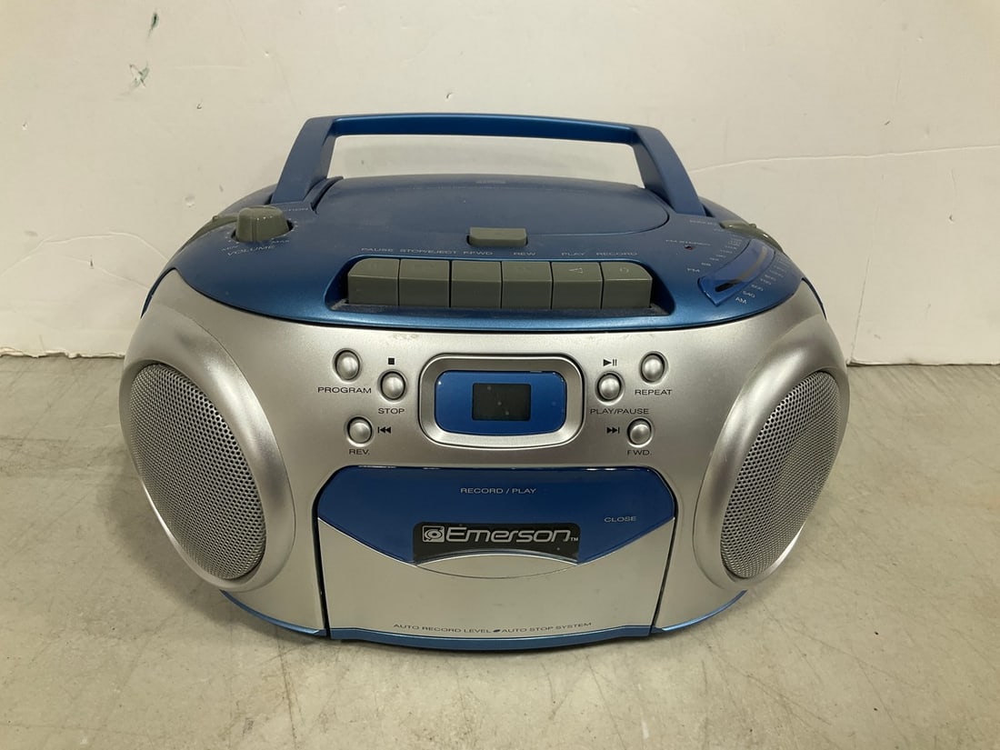 Emerson CD Player/Radio: Emerson CD Player/Radio
