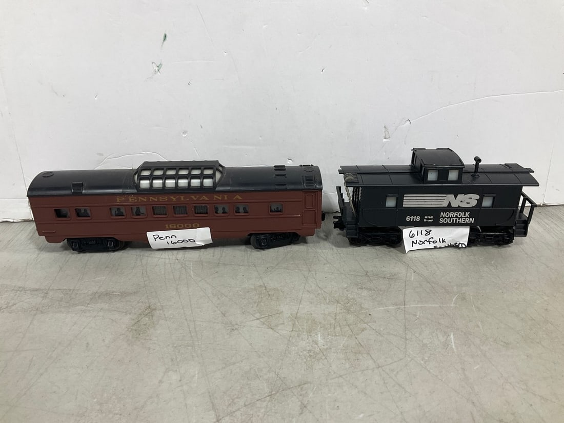Vintage O gauge train cars (1 of 1)