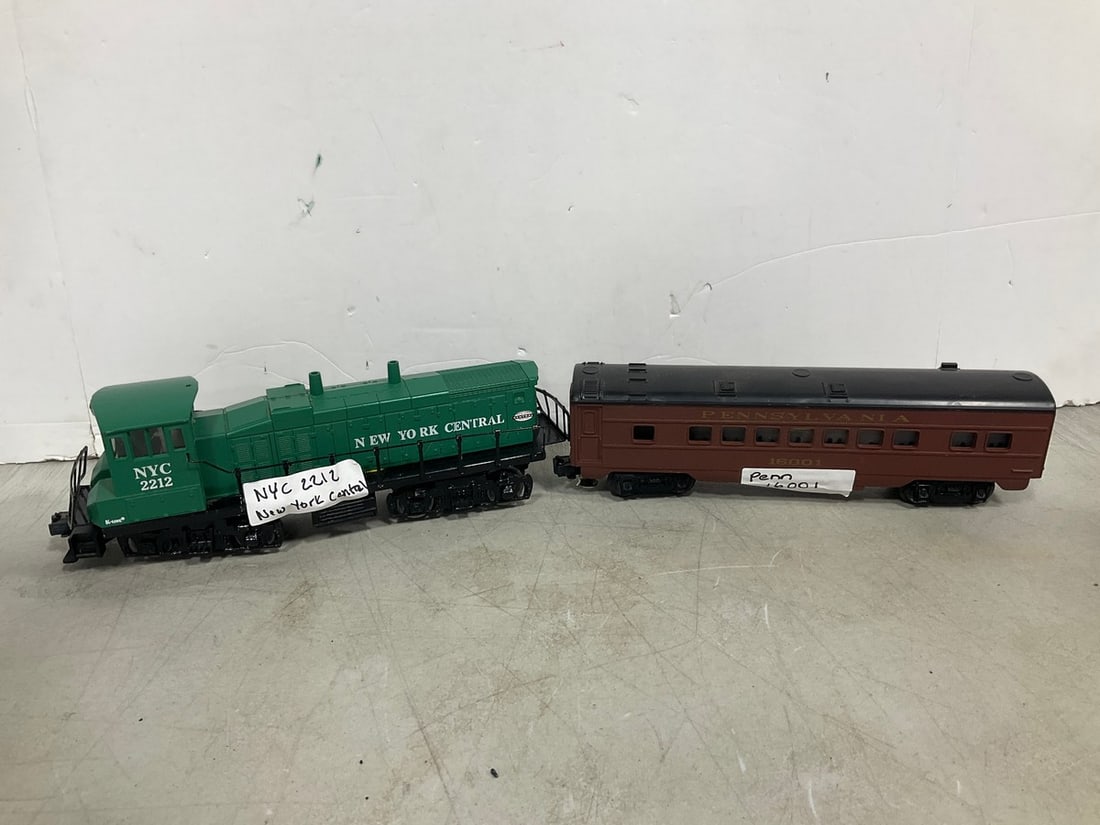 Vintage O gauge train cars (1 of 1)