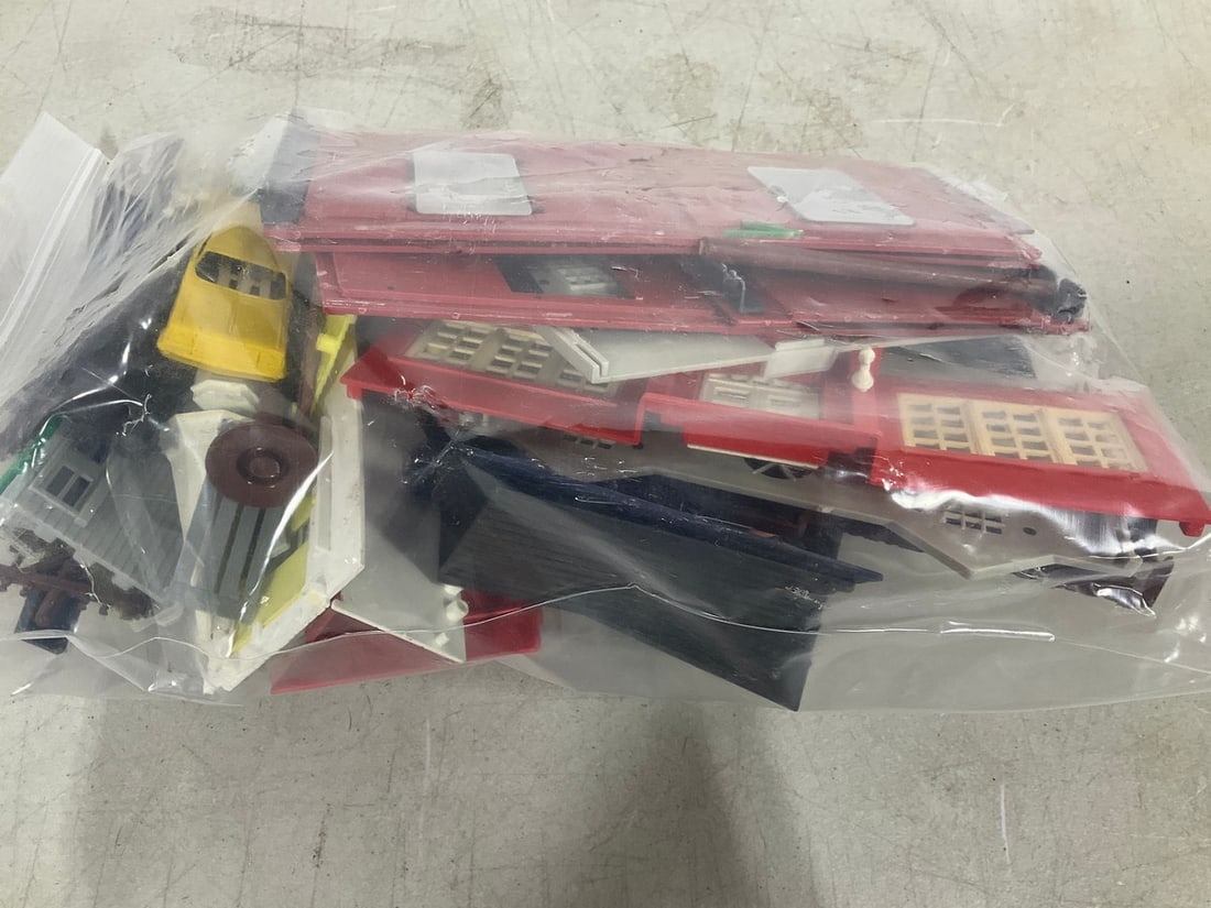 Bag full of vintage building pieces: Bag full of vintage building pieces