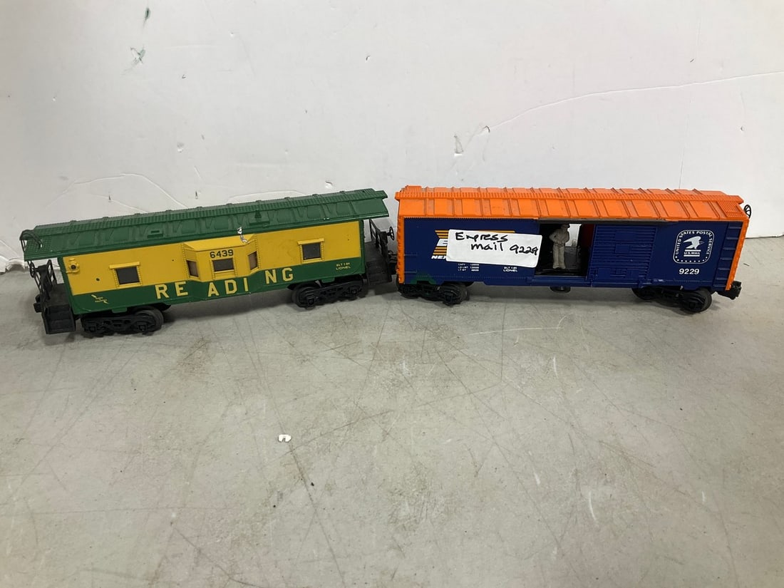Vintage O gauge train cars: Vintage O gauge train cars