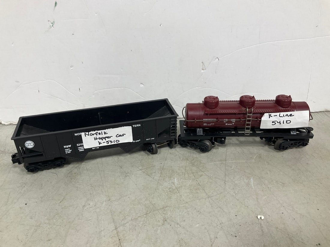 Vintage O gauge train cars (1 of 1)