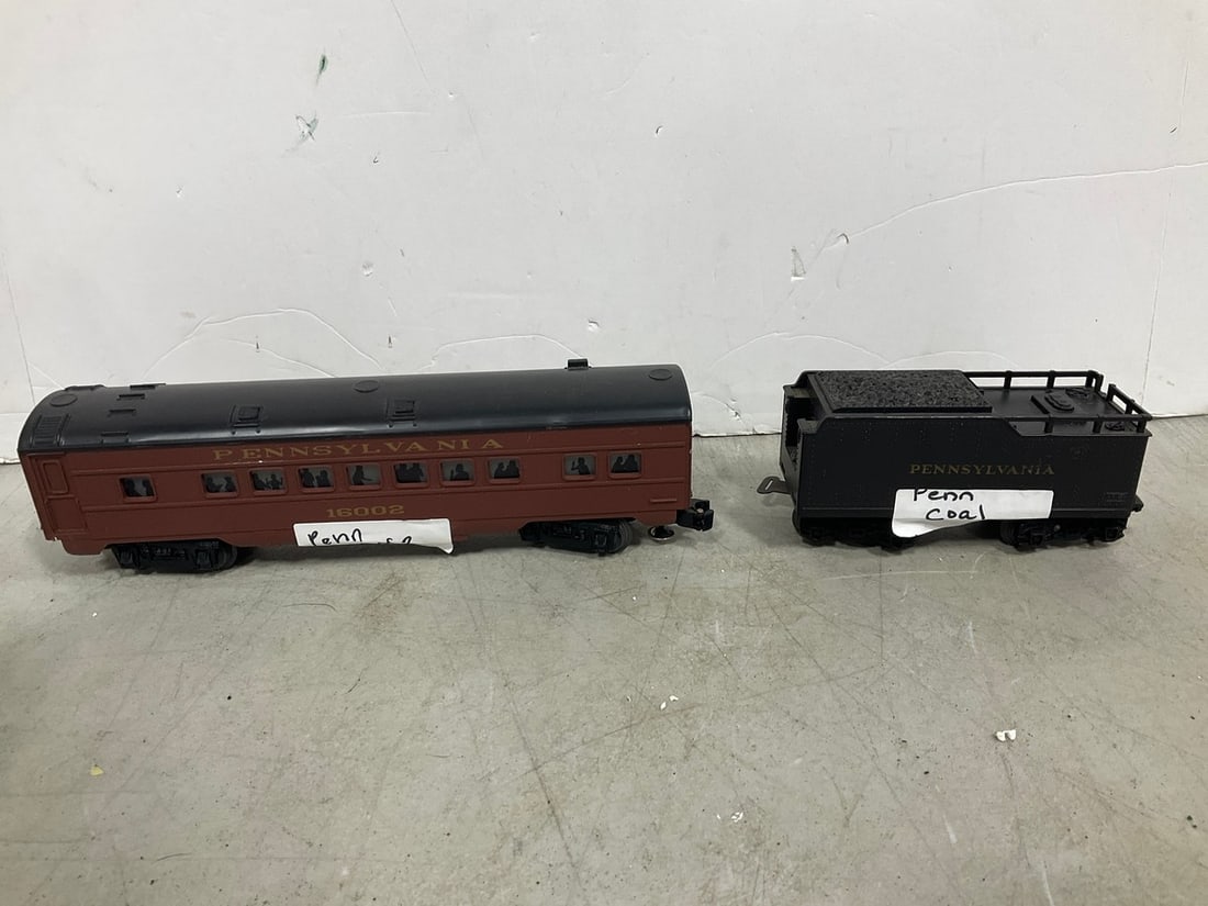 Vintage O gauge train cars (1 of 1)