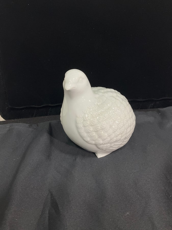 Vintage porcelain quail figurine(4.75in.tall): Vintage porcelain quail figurine(4.75in.tall)