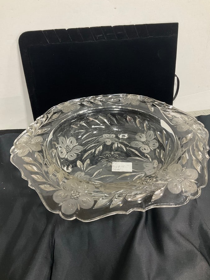 Large crystal cut glass bowl(14.5in.x3in.x13.5in.) (1 of 1)
