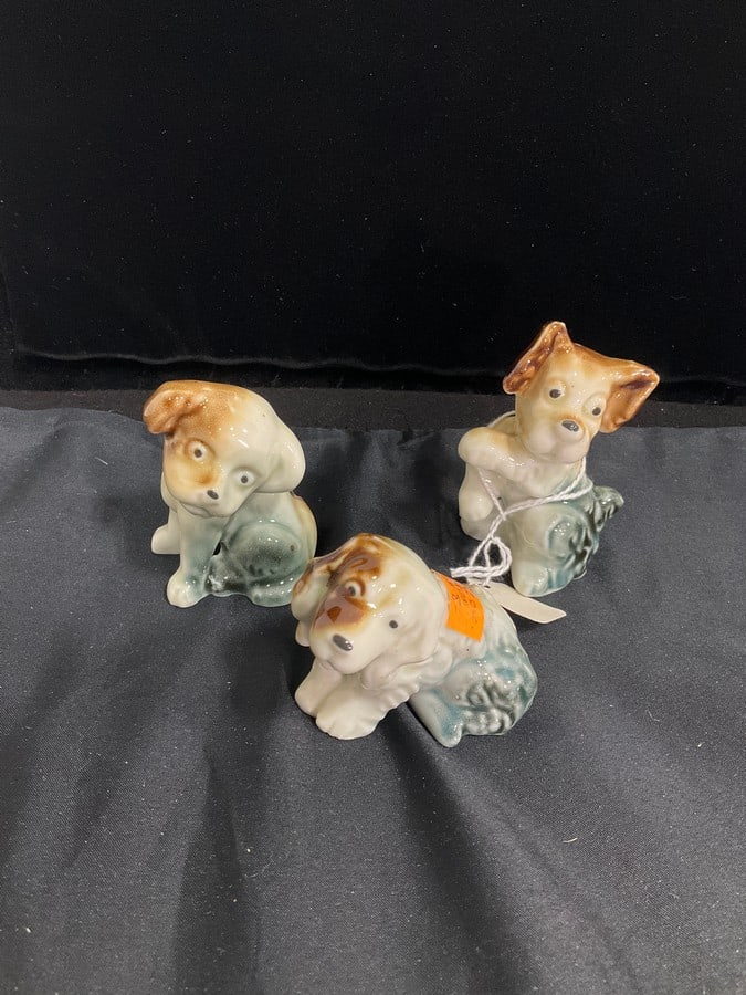 Vintage Beggars porcelain dog figurines(3in.tallest): Vintage Beggars porcelain dog figurines(3in.tallest)