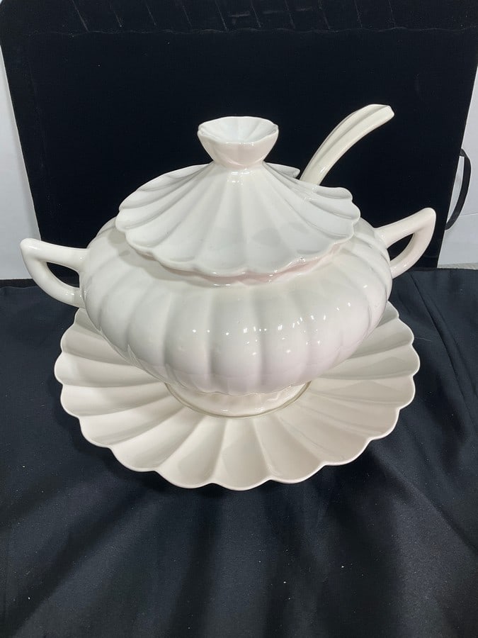 California pottery cream tureen, lid, underplate,and ladle (1 of 1)