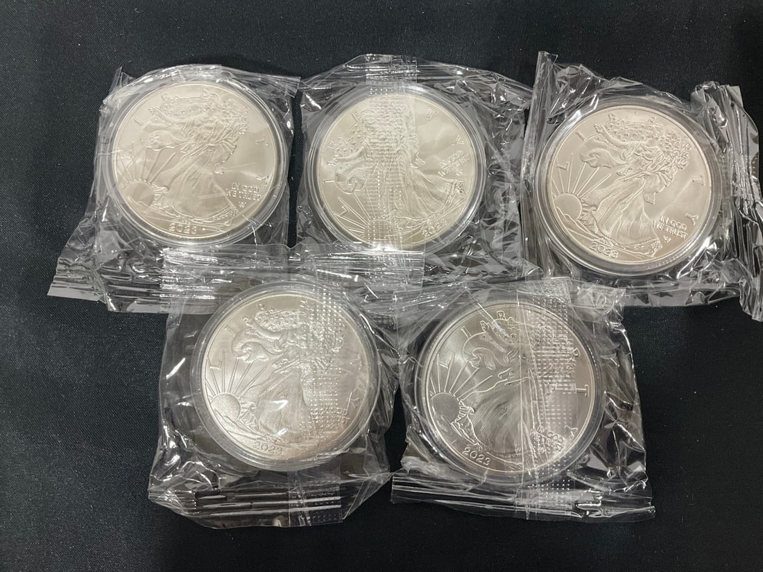 Replica coins: Replica coins