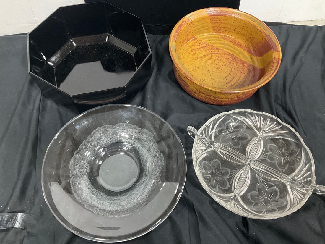 Vintage bowls/glassware(some signed on bottom): Vintage bowls/glassware(some signed on bottom)