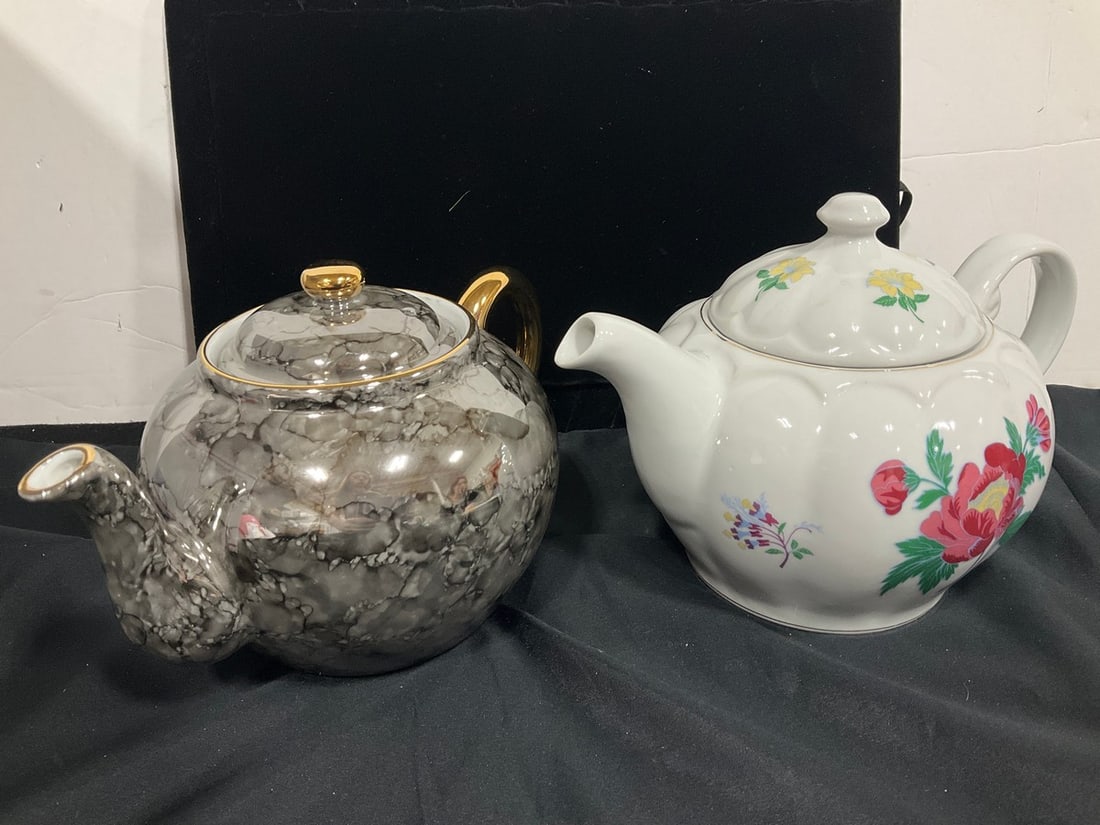 Decorative teapots(Laura Ashley and more-tallest 6.5in.): Decorative teapots(Laura Ashley and more-tallest 6.5in.)
