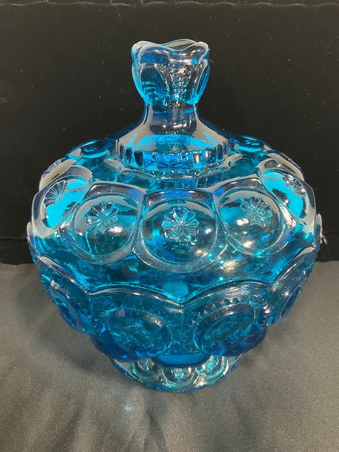 Vintage fenton blue footed glass bowl with lid(8in.tall): Vintage blue fenton footed glass bowl with lid(8in.tall)