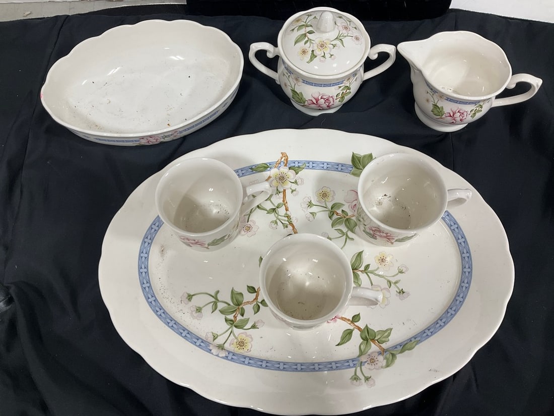 Lenox kitchenware(serving platter, pitcher, cups, and more-tallest 5.5in.): Lenox kitchenware(serving platter, pitcher, cups, and more-tallest 5.5in.)