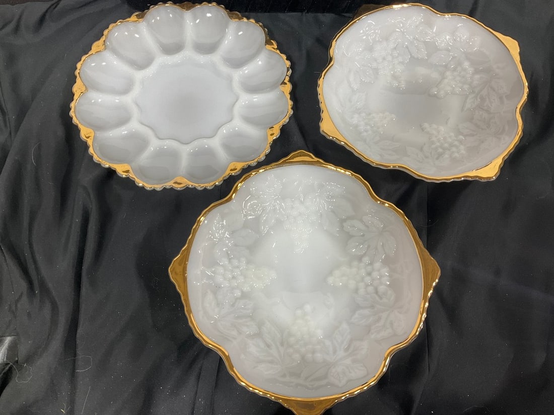 Anchor Hocking milk glass bowls and egg platter: Anchor Hocking milk glass bowls and egg platter