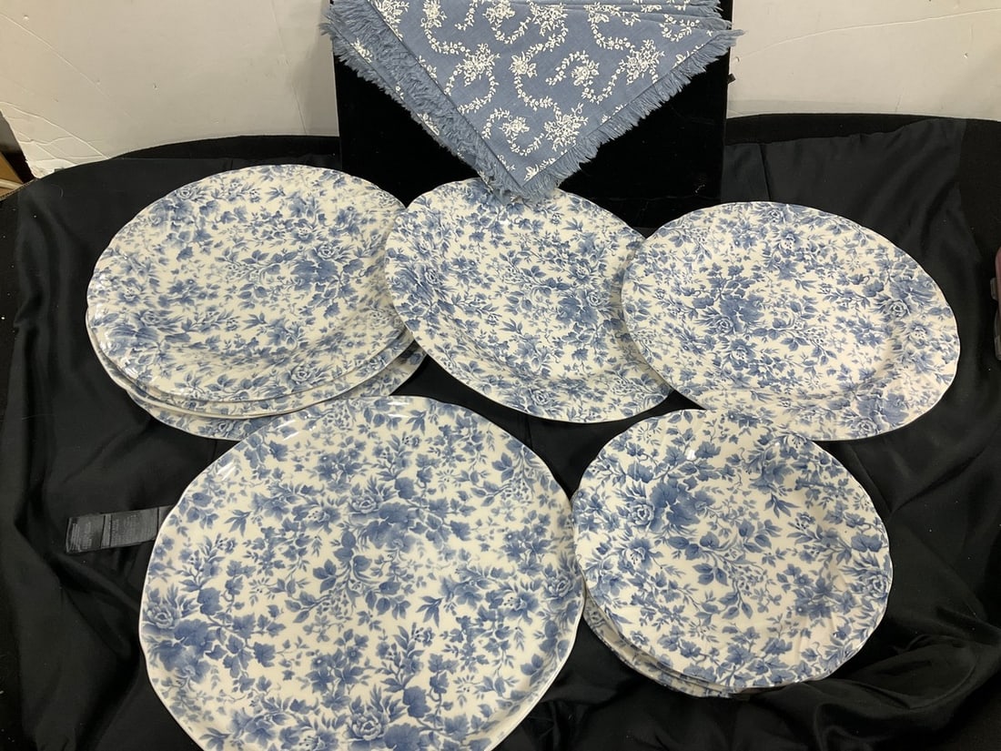 Nikko tableware plates and napkins set(longest plate 11in.): Nikko tableware plates and napkins set(longest plate 11in.)