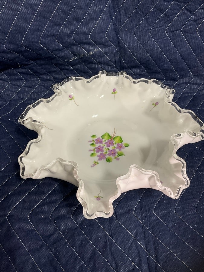 Fenton silver crest milk glass bowl(3in.tall,9.5in.across): Fenton silver crest milk glass bowl(3in.tall,9.5in.across)