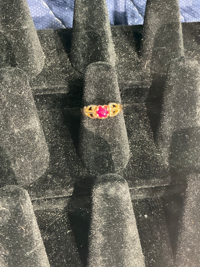 14kt tested yellow gold ruby and red stone ring(1.5 gram-size 5): 14kt tested yellow gold ruby and red stone ring(1.5 gram-size 5)