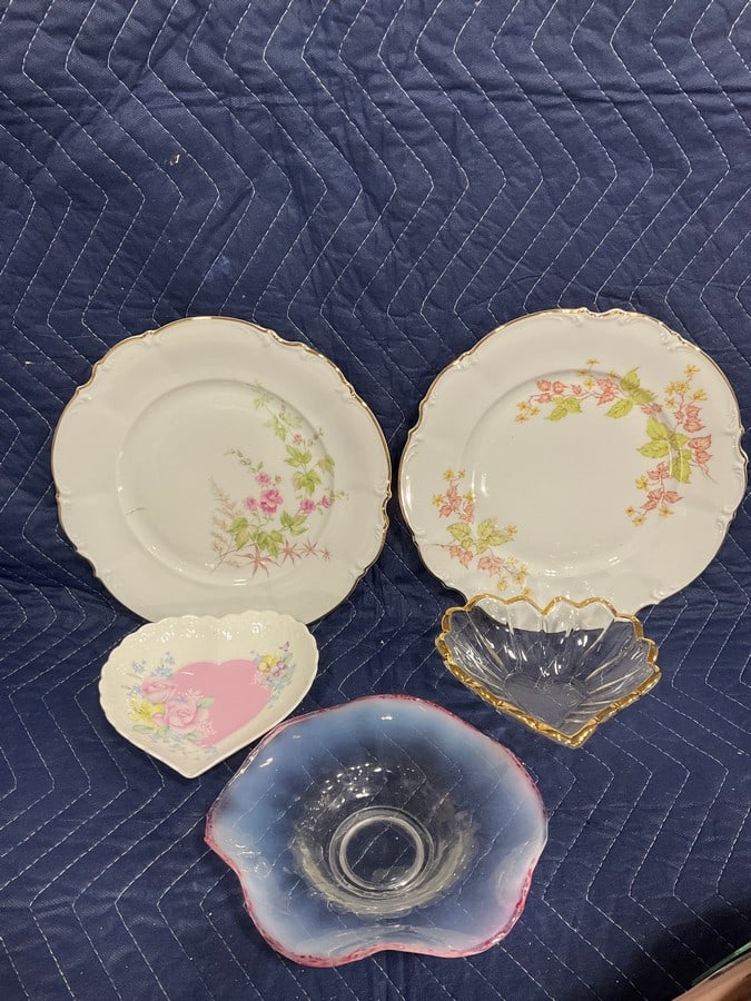 Hutschenreuther Selb gold trim plates(10in.across) and more: Hutschenreuther Selb gold trim plates(10in.across) and more