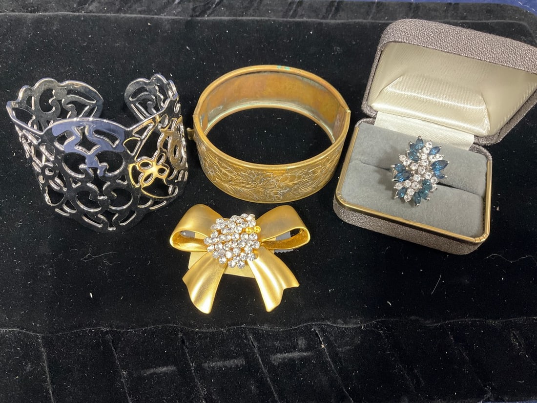 Costume Ring, Bow and Bracelets (1 of 1)