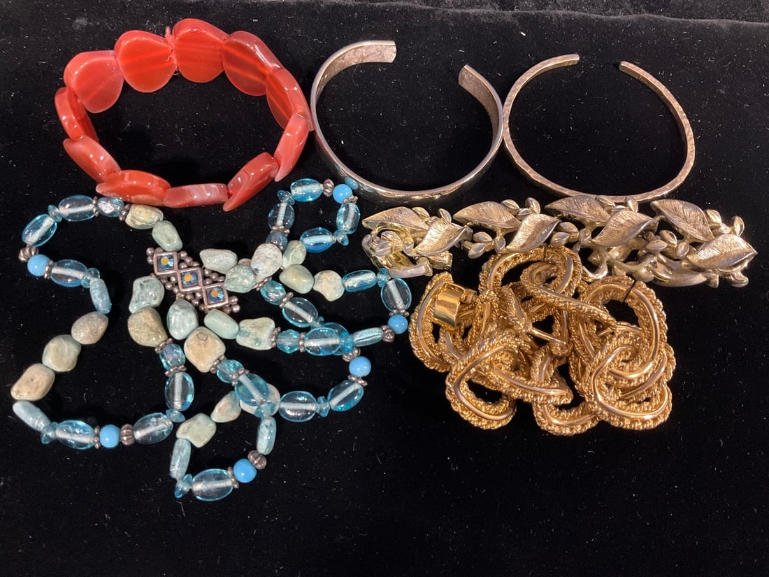 6 Assorted Vintage Bracelets (1 of 1)