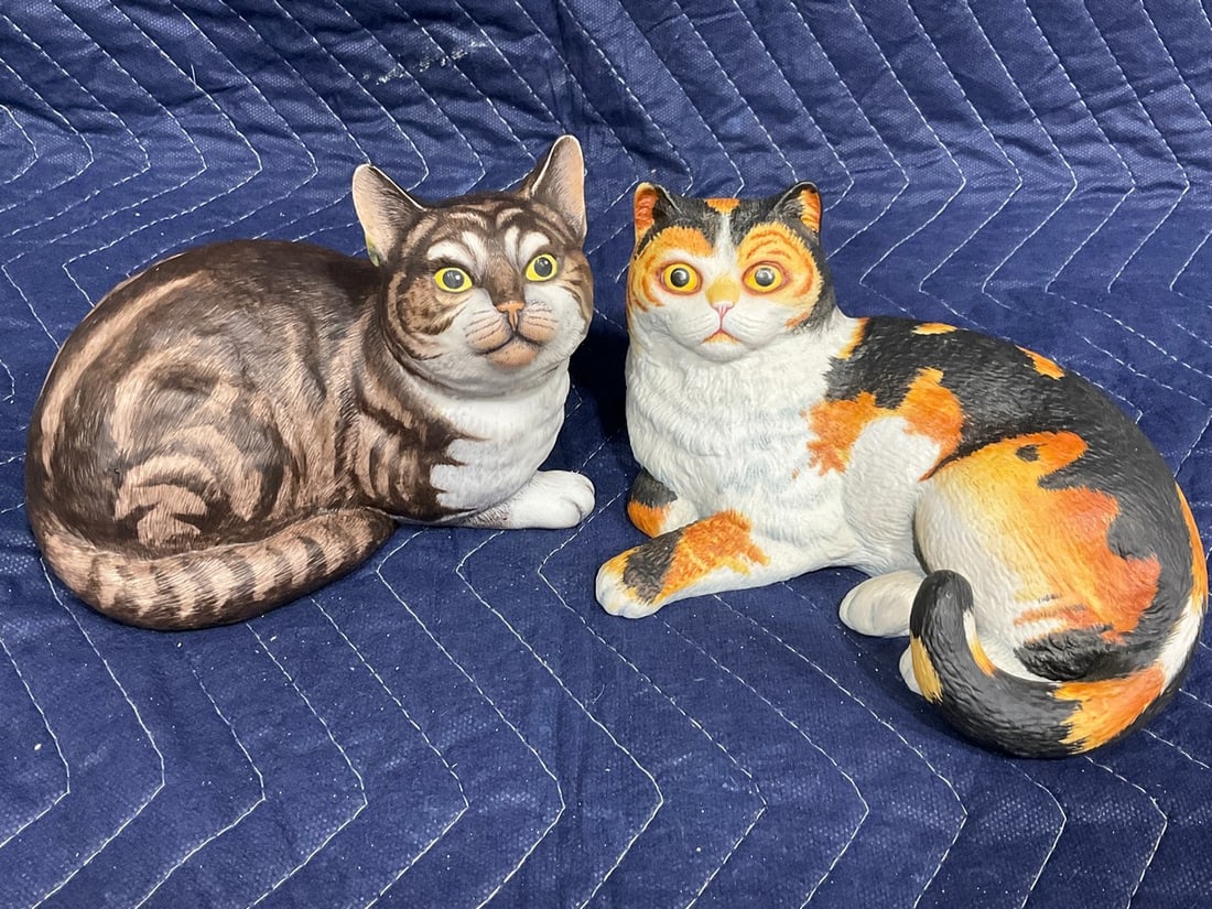 1980s Porcelain Hand Painted Cat Statues By Eric Tenney (Tallest - 7in): 1980s Porcelain Hand Painted Cat Statues By Eric Tenney (Tallest - 7in)
