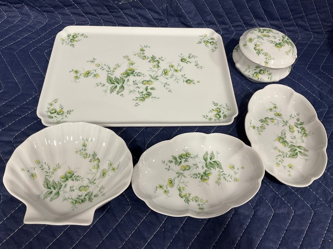 Limoges Ceramic Trinket Box and Trays (Largest - 8.5inx11in): Limoges Ceramic Trinket Box and Trays (Largest - 8.5inx11in)