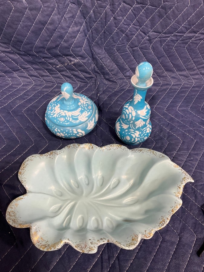 California Pottery Leaf Dish, and Vintage Jars (Tallest - 6.5in): California Pottery Leaf Dish, and Vintage Jars (Tallest - 6.5in)