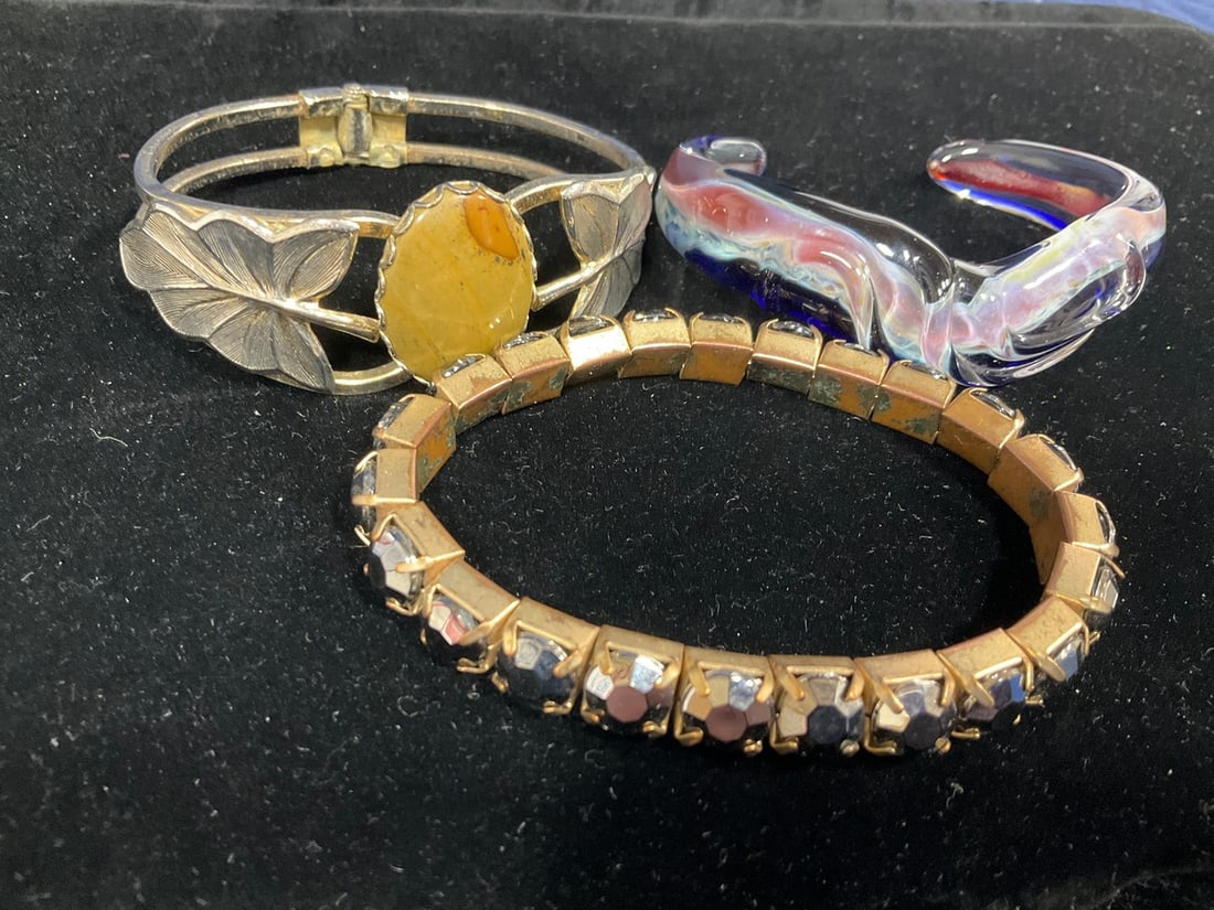 3 Vintage Bracelets - 1 Art Glass: 3 Vintage Bracelets - 1 Art Glass