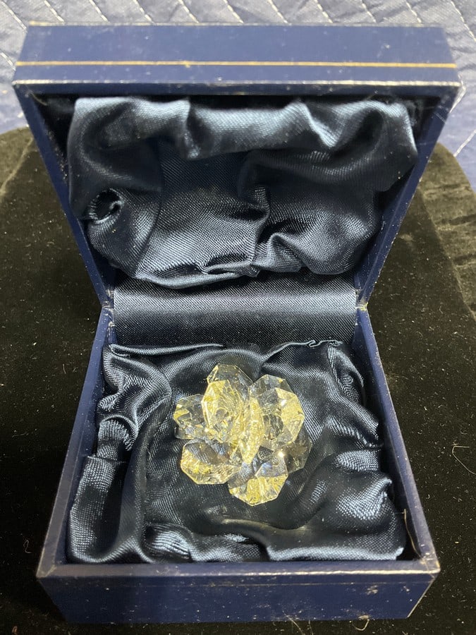 Floral crystal pendant: Floral crystal pendant