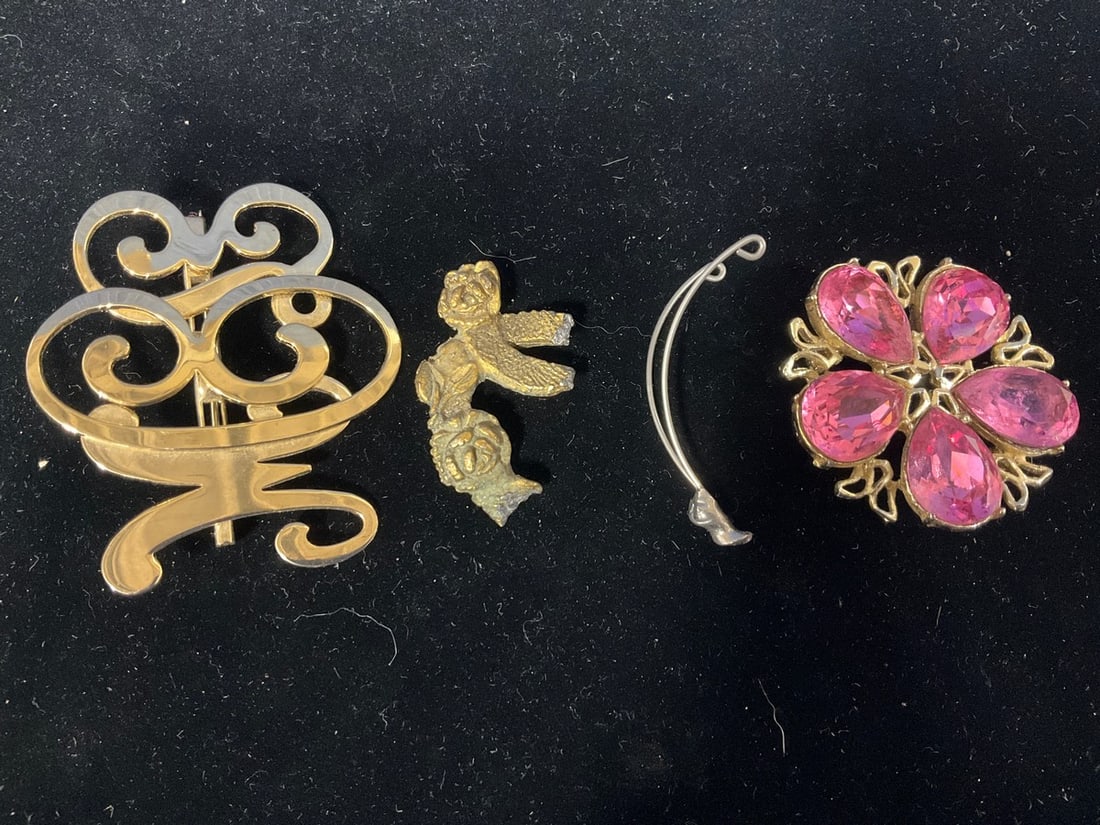 Vintage broaches and more: Vintage broaches and more