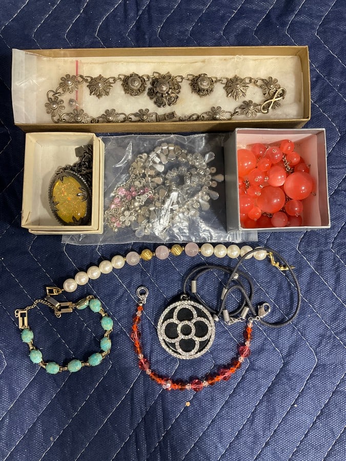 Costume encklaces and bracelets (1 of 1)