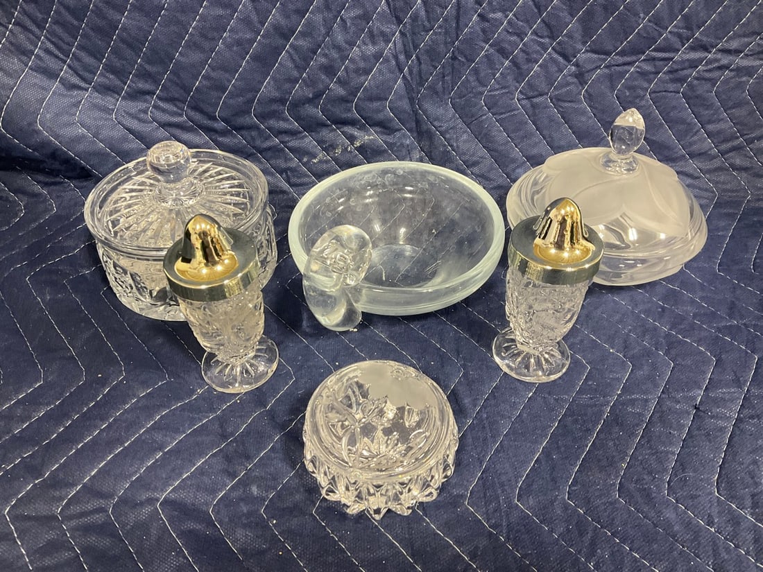 Crystal salt/pepper shakers,glass jar with lid, and more(tallest 4.5in.): Crystal salt/pepper shakers,glass jar with lid, and more(tallest 4.5in.)
