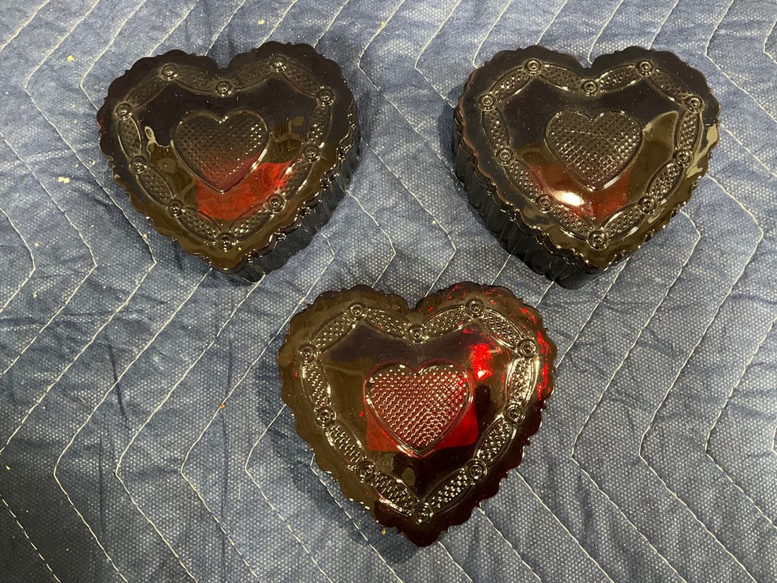 Avon cape cod ruby red glass heart trinket dish: Avon cape cod ruby red glass heart trinket dish