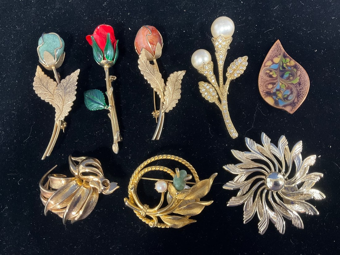 Costume jewelry pins: Costume jewelry pins