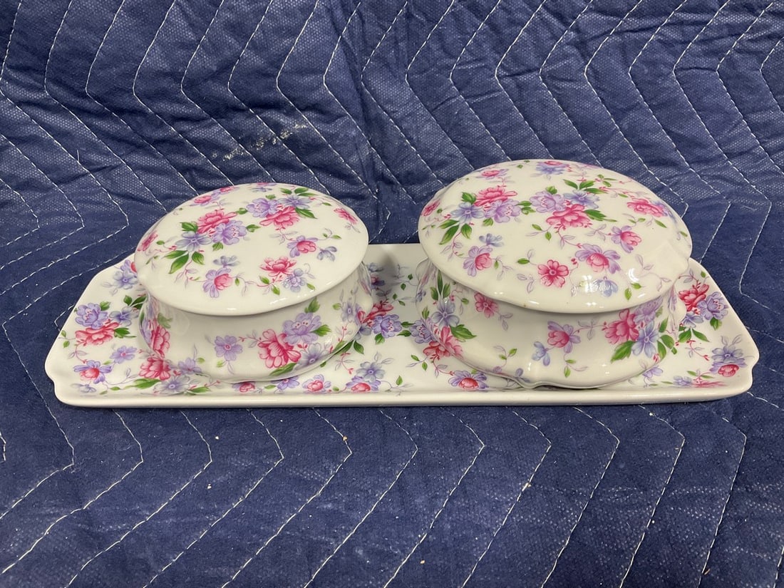 Limoges trinket boxes and tray(4.25in.x11.5in.): Limoges trinket boxes and tray(4.25in.x11.5in.)