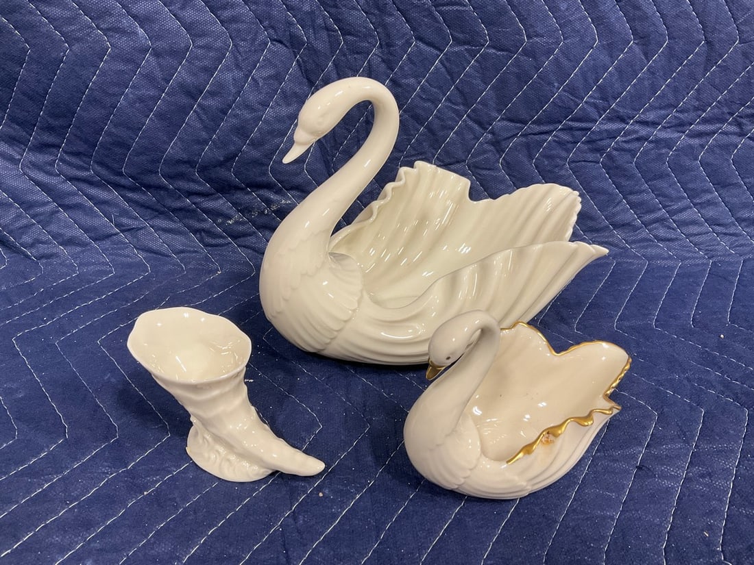 Lenox swan bowls and cornucopia statue (1 of 1)