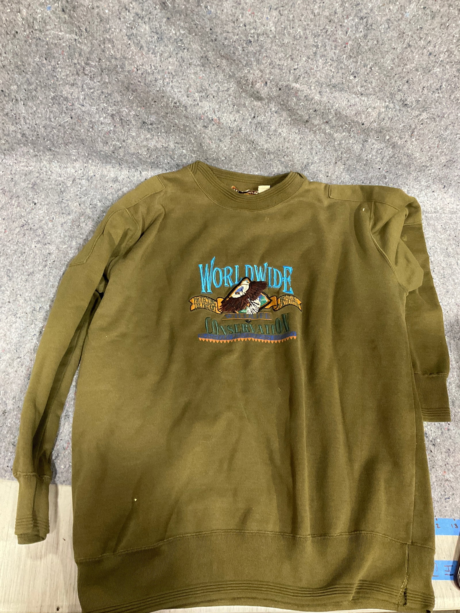 Vintage Northwest Territory World Wide Wildlife Conservation Sweatshirt (Size: Medium): Vintage Northwest Territory World Wide Wildlife Conservation Sweatshirt (Size: Medium)