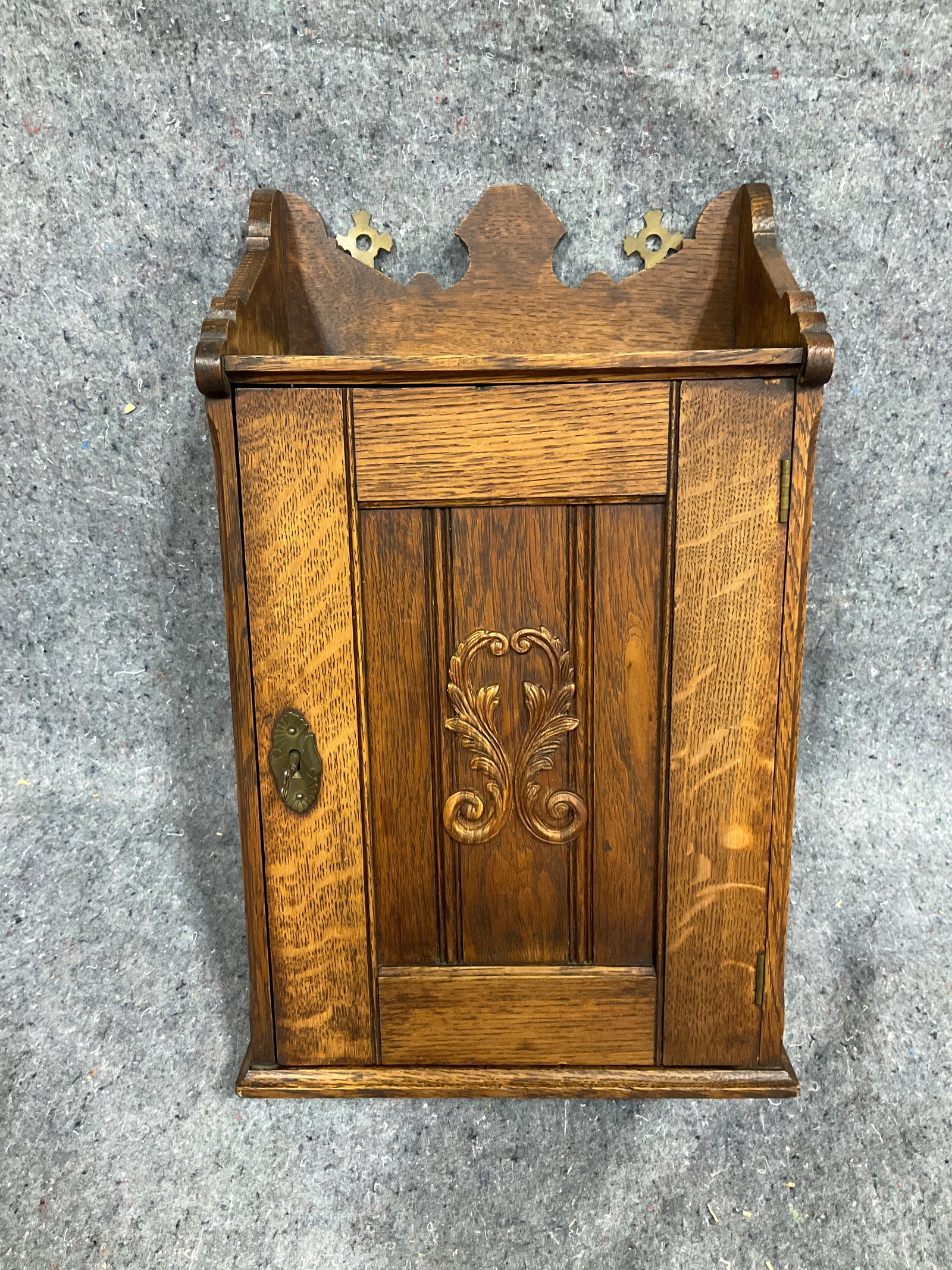 Vintage oak wall hanging cabinet(11in.x6in.x19in.) (1 of 1)