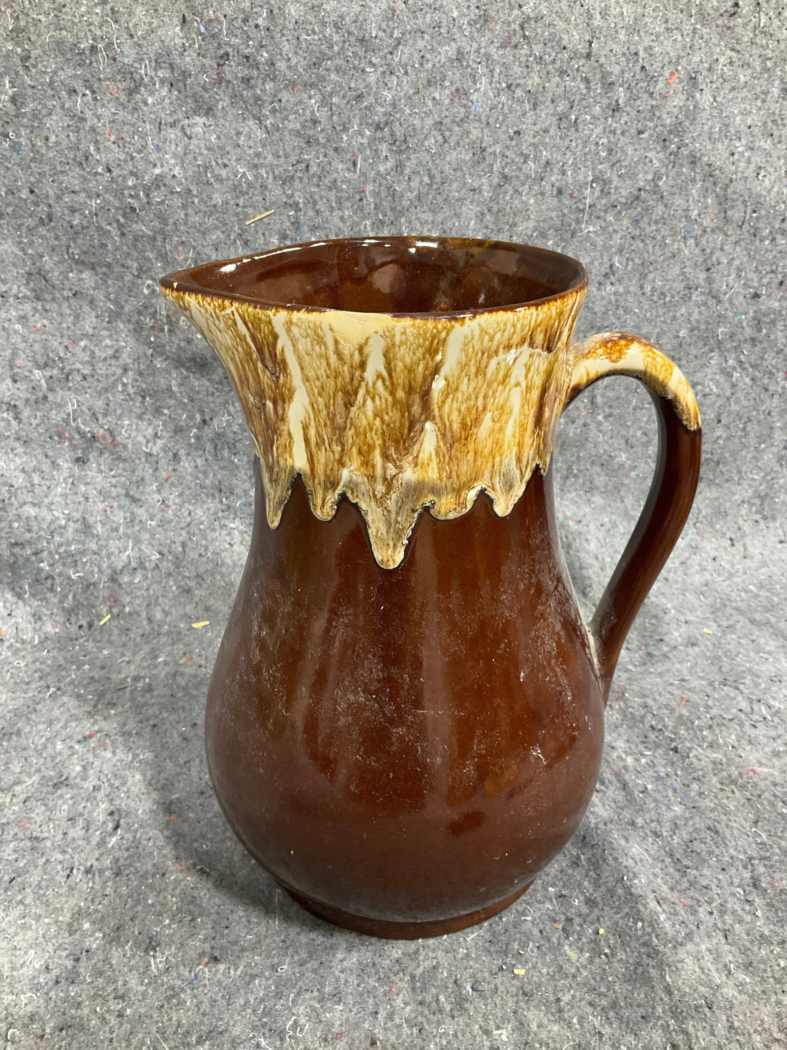 Vintage Roseville brown drip potter pitcher(11in tall): Vintage Roseville brown drip potter pitcher(11in tall)