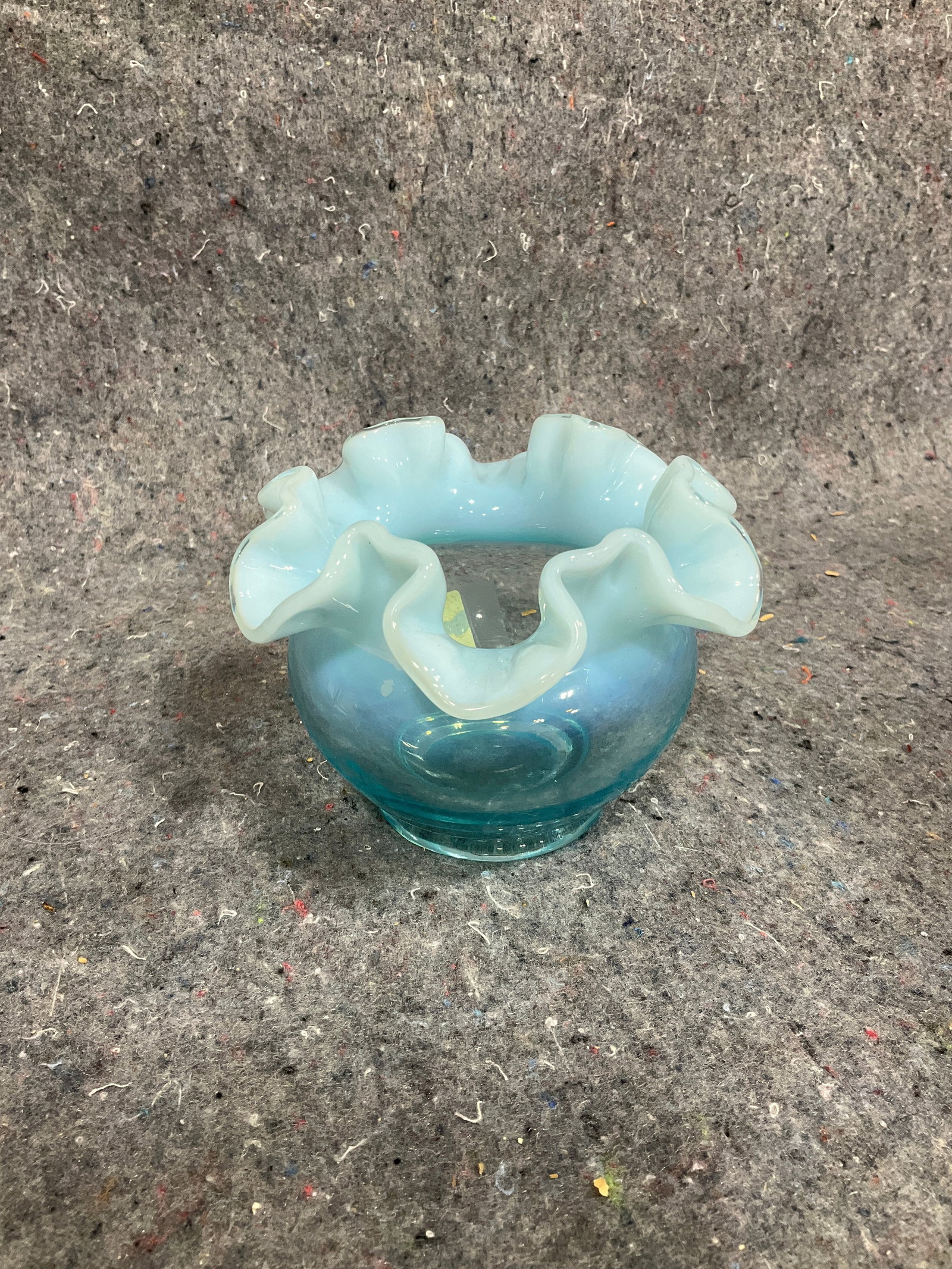 Fenton blue round opalecent vase(3.5in tall): Fenton blue round opalecent vase(3.5in tall)