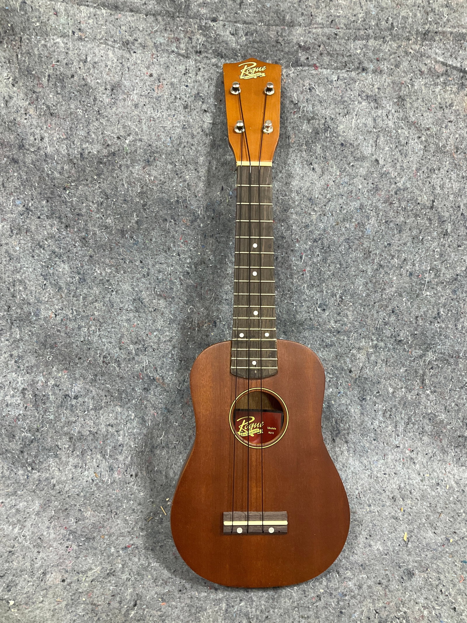 Rogue fine instruments ukulele(RU12): Rogue fine instruments ukulele(RU12)