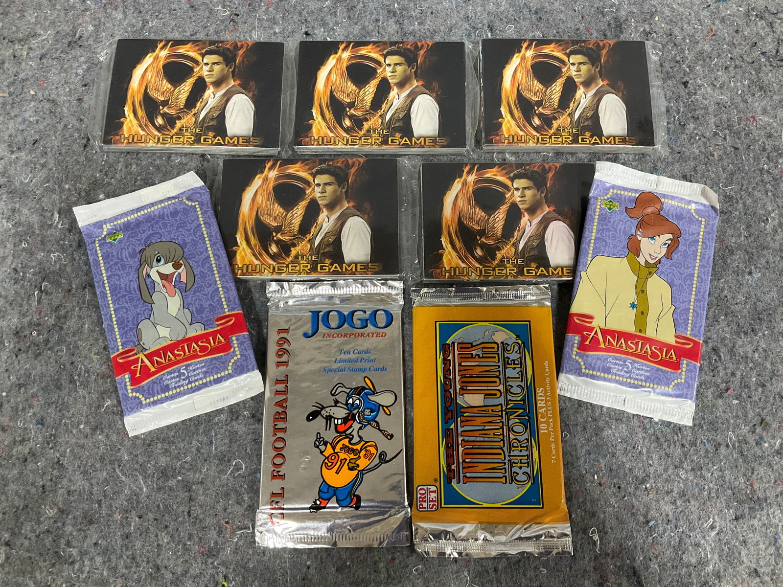 Various collectible cards(The Hunger Games, Anastasia, and more): Various collectible cards(The Hunger Games, Anastasia, and more)