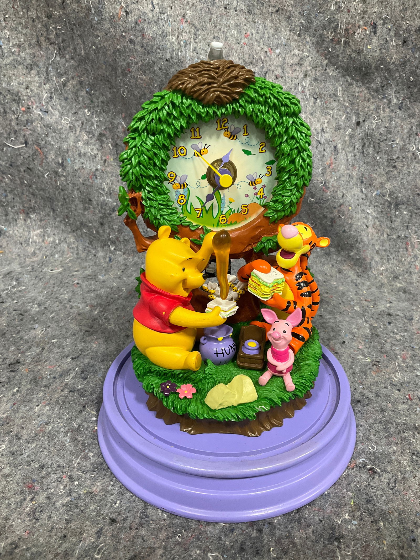 Disney Winnie the Pooh afternoon in the sun sculpted pendulum clock: Disney Winnie the Pooh afternoon in the sun sculpted pendulum clock