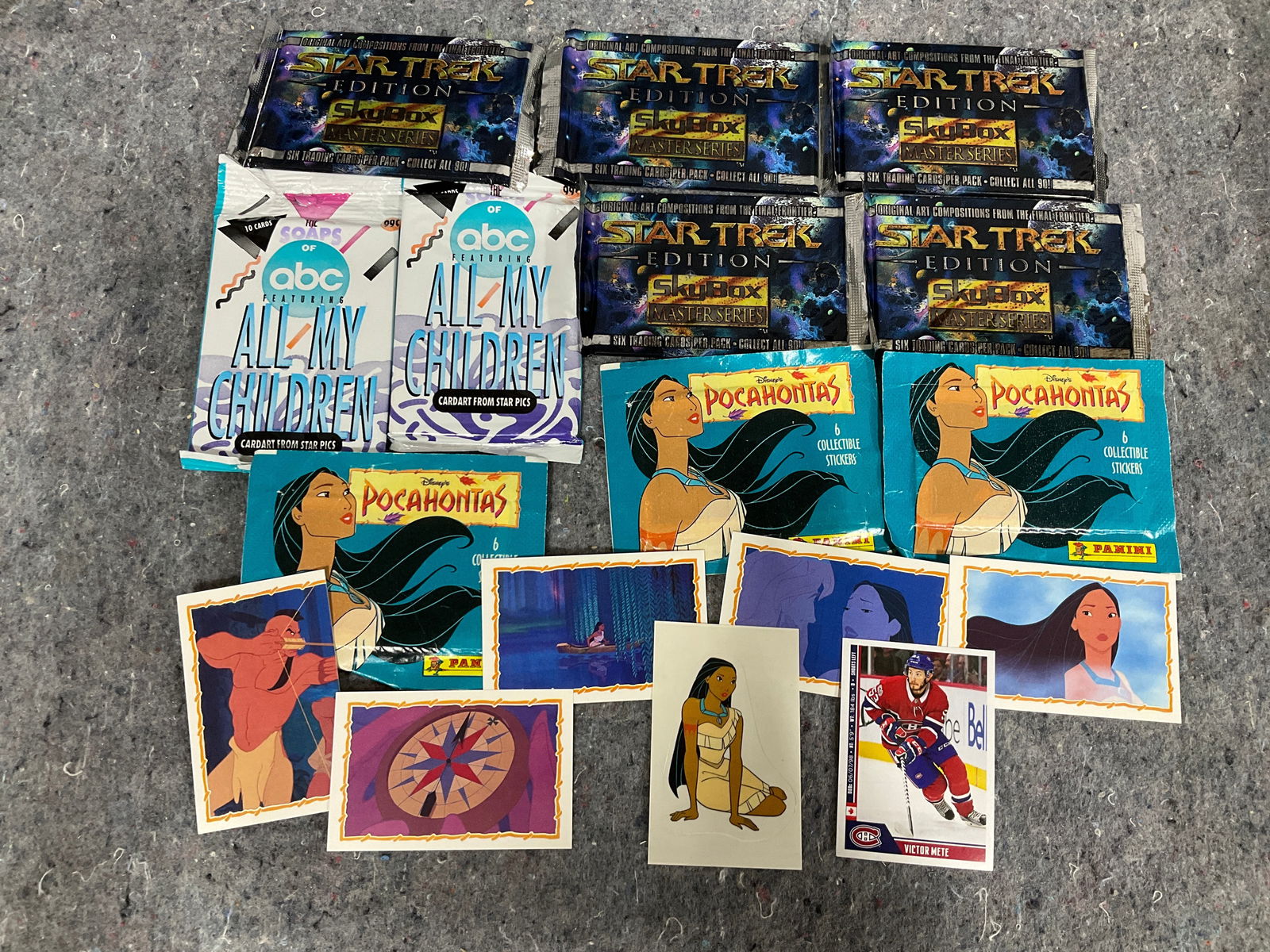 Various collectible cards(Pocahontas, Star Trek, and more): Various collectible cards(Pocahontas, Star Trek, and more)