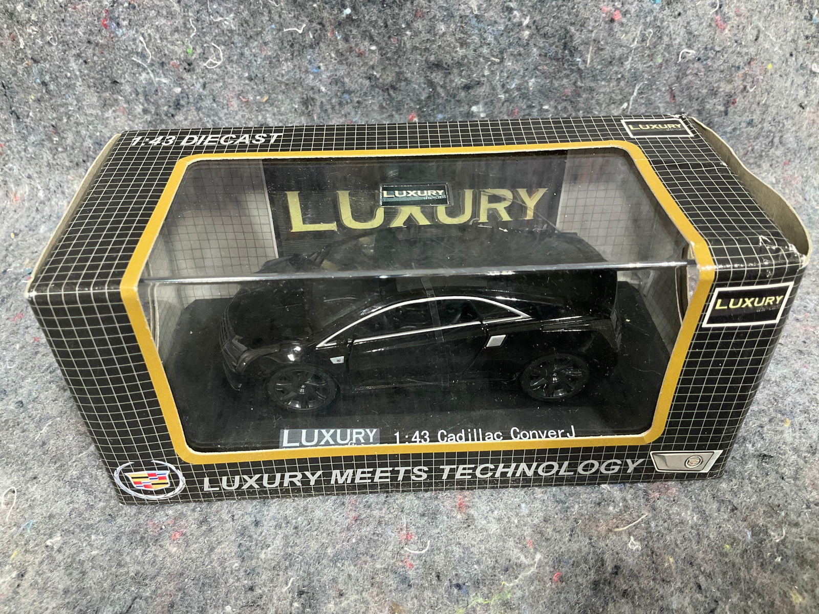 Luxury 1:43 Cadillac Conver J collectible*new in box*: Luxury 1:43 Cadillac Conver J collectible*new in box*