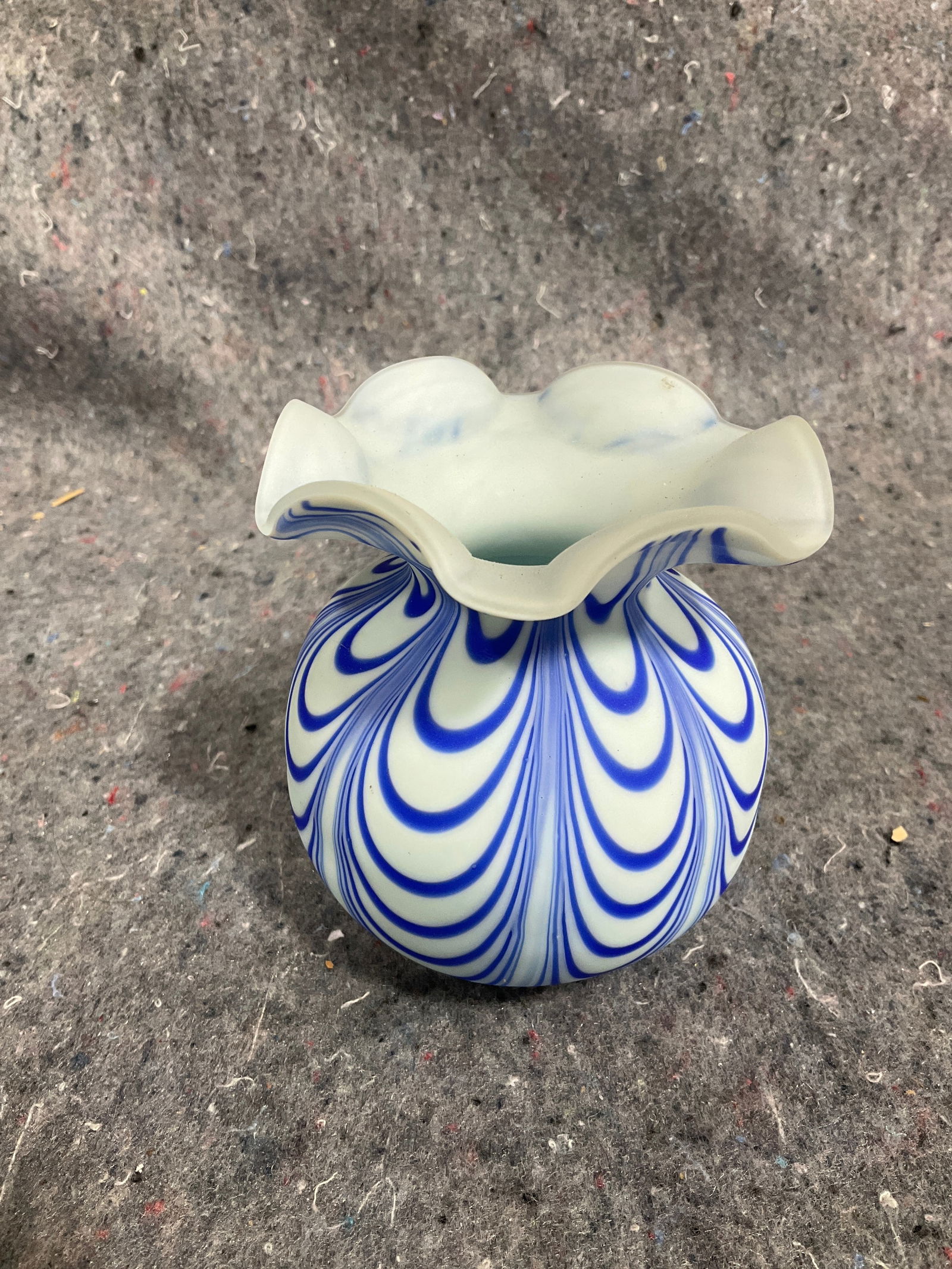 Vintage Murano style white and blue swirl art glass vase(4in tall) (1 of 1)