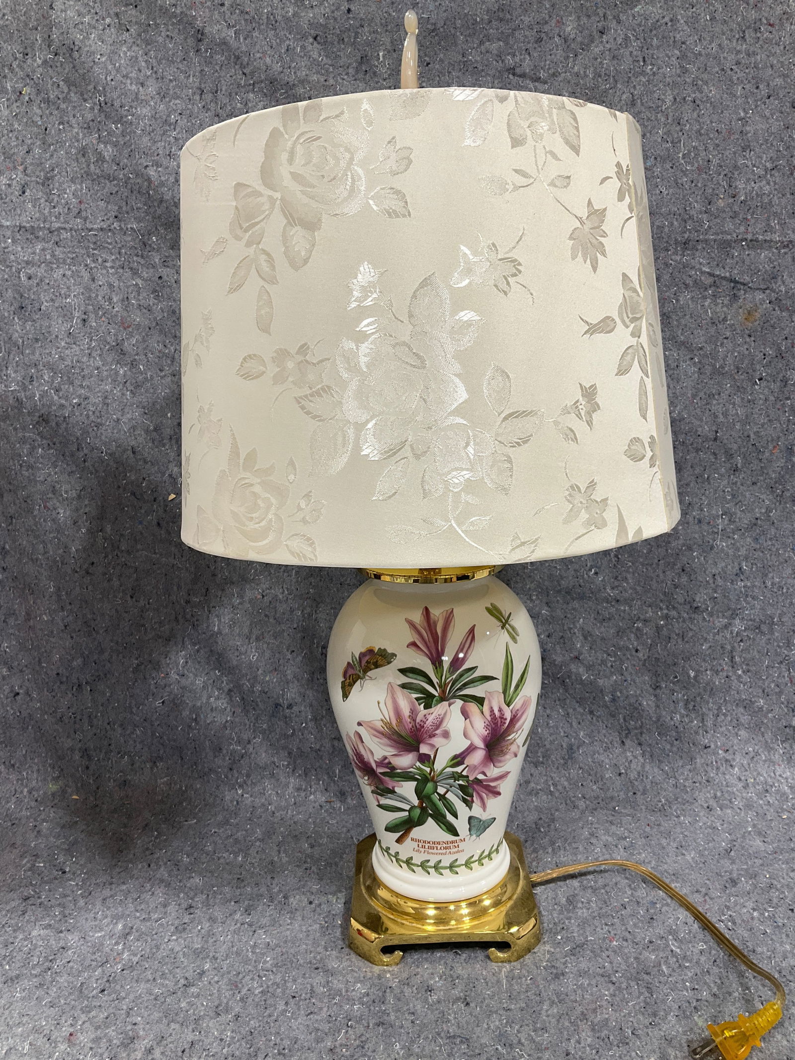 Vintage portmeirion rhododendrum botanic porcelain garden lamp(26.5in tall): Vintage portmeirion rhododendrum botanic porcelain garden lamp(26.5in tall)