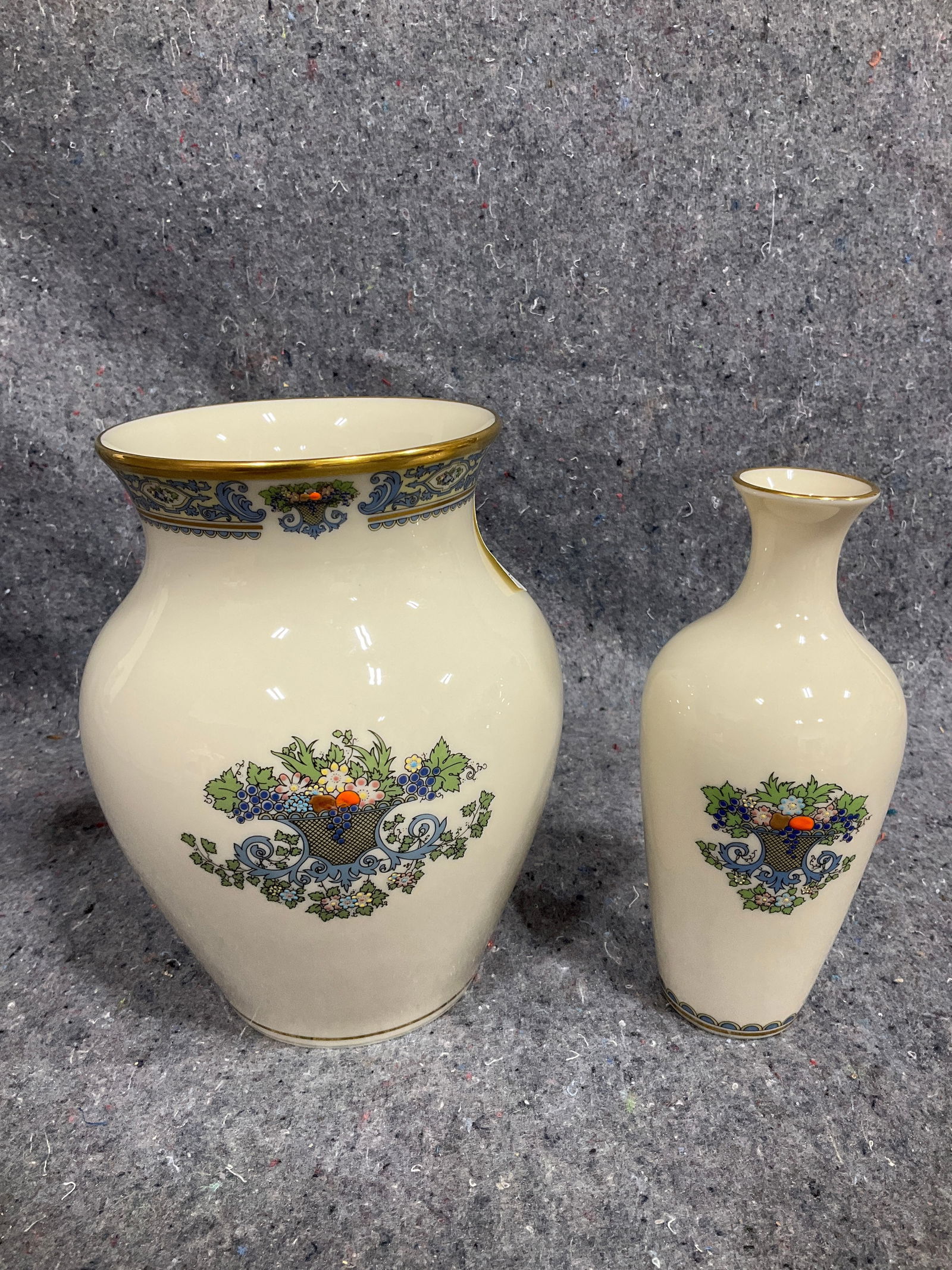 Lenox vases(tallest 8in): Lenox vases(tallest 8in)