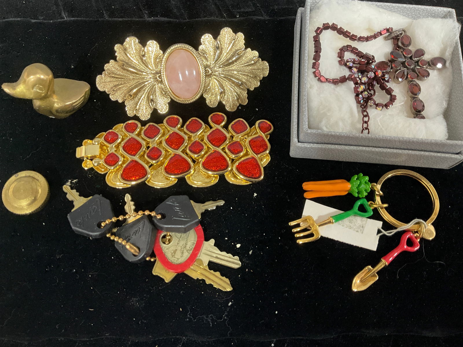 Costume jewelry: Costume jewelry