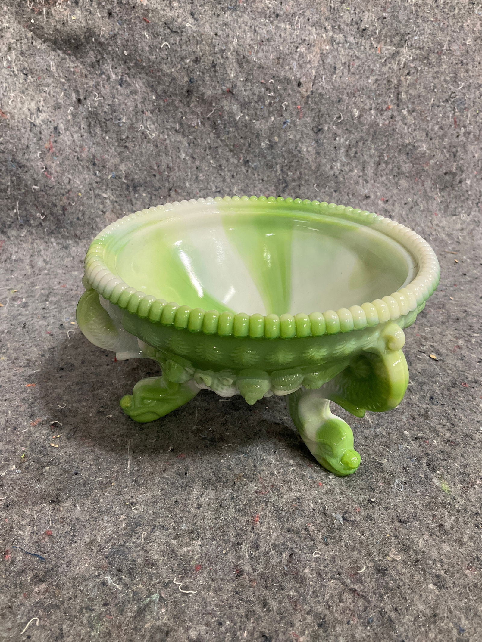 Green and white westmoreland candy dish(3in.tall, 6in.across): Green and white westmoreland candy dish(3in.tall, 6in.across)