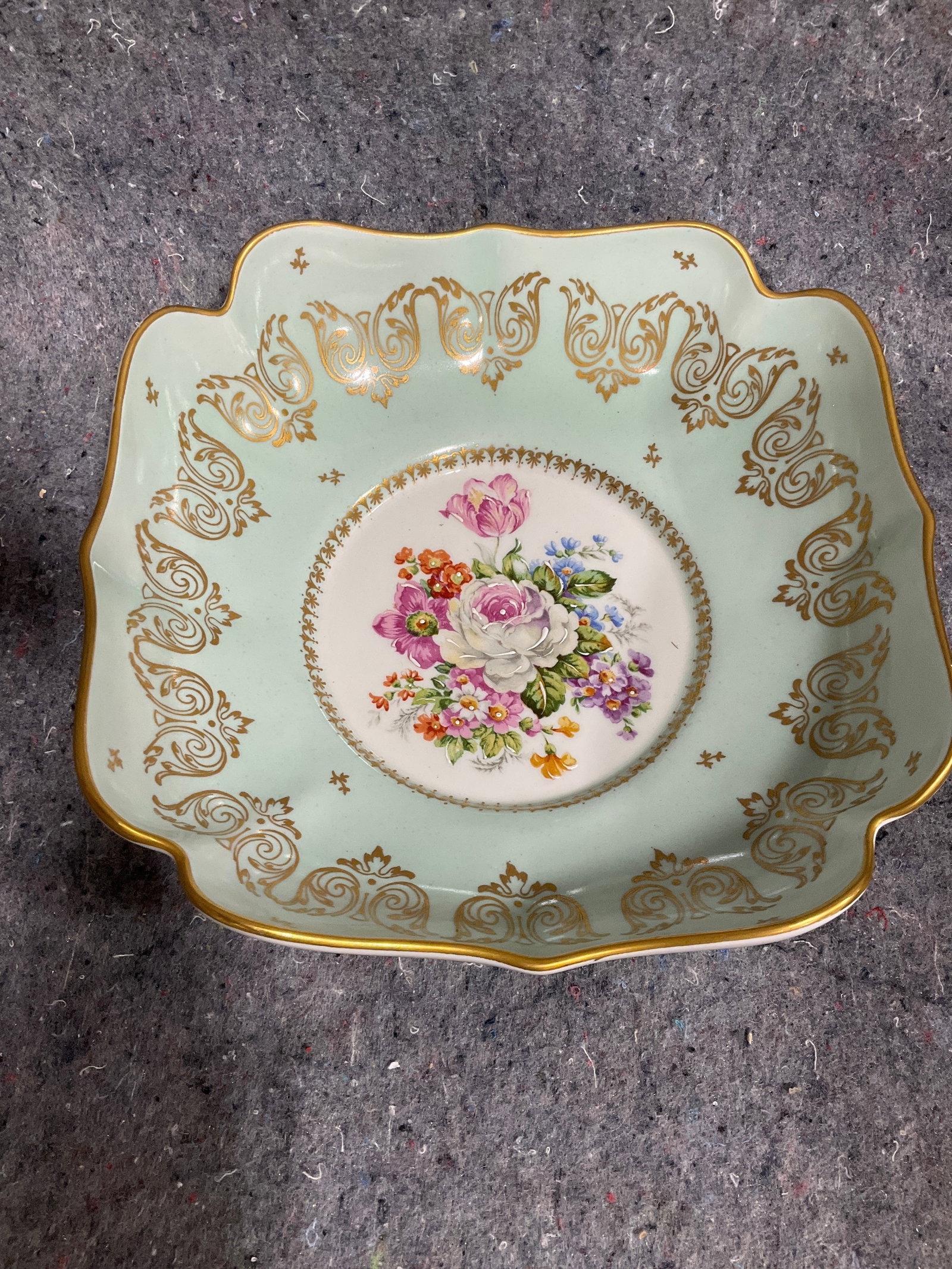 1930's hand painted floral bowl made in France(9inx9inx3in): 1930's hand painted floral bowl made in France(9inx9inx3in)